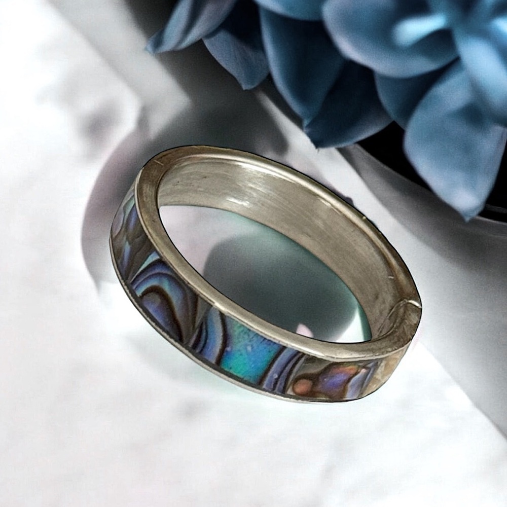 5 For $25💫Pearlescent Iridescent Ring